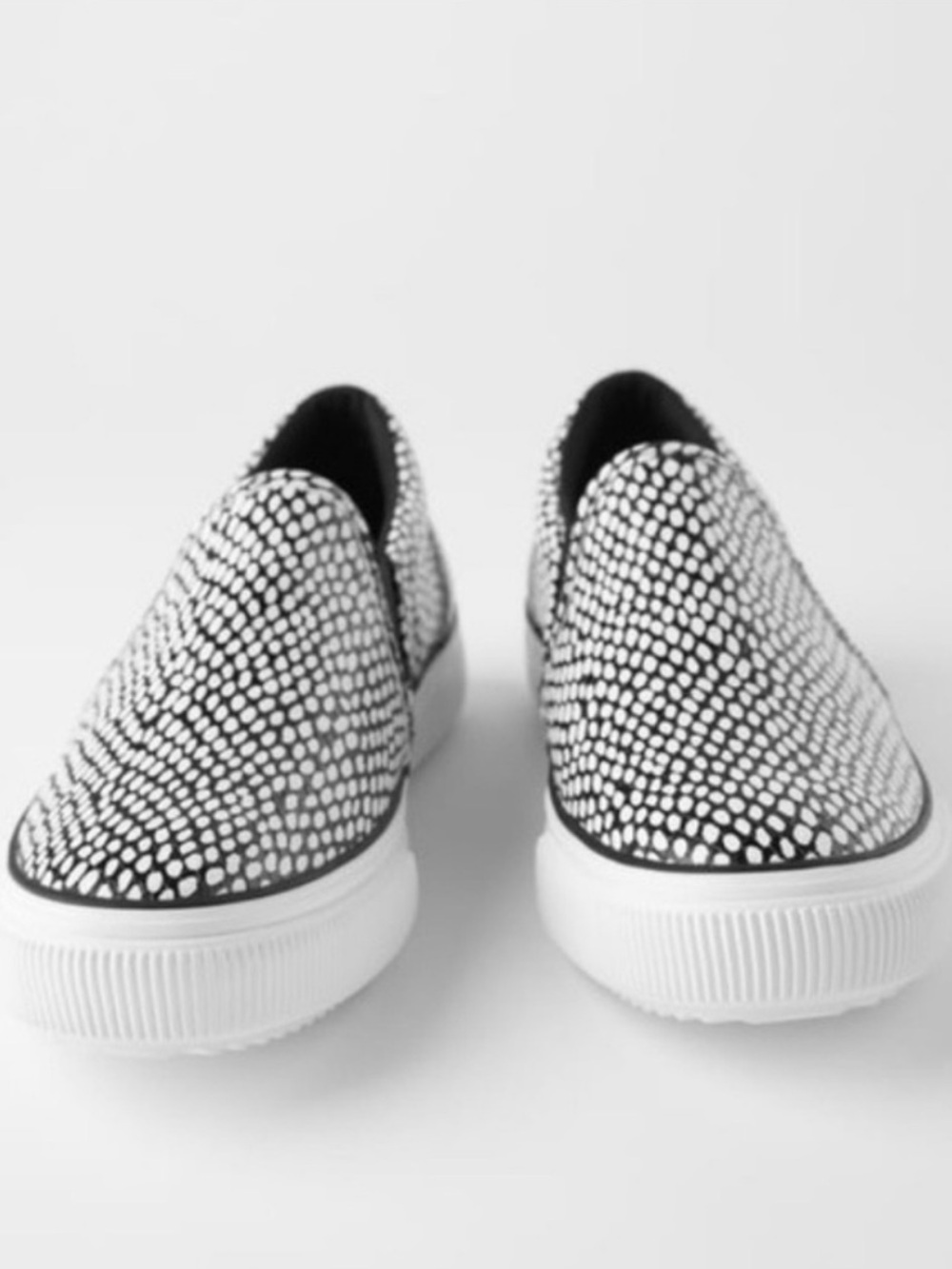 ZARA Black & White Slip-On Loafers with Pebbled Pattern Size 41 or 10